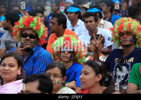 Jubilant cricket fans during the match of the 10th ICC Cricket World Cup at Sher –E- Bangla National Cricket Stadium. Dhaka, Bangladesh. Stock Photo