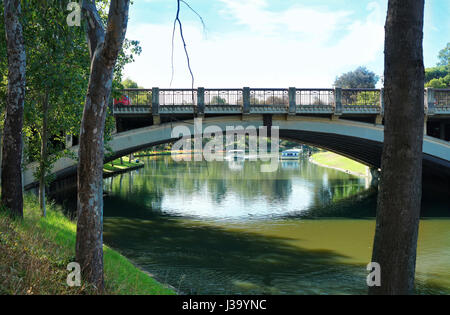 View of King William Bridge, from Adelaide Riverbank acroos the Torrens River, South Australia. Stock Photo