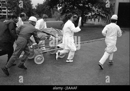 Transport of an accident victim to the Harlaching Clinic, 1970 Stock Photo