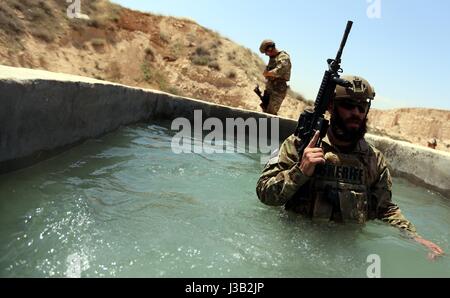 Amman, Jordan. 4th May, 2017. Soldiers take part in the 9th Annual Warrior Competition at the King Abdullah II Training Center for Special Operations in Amman, Jordan, on May 4, 2017. Credit: Mohammed Abu Ghosh/Xinhua/Alamy Live News Stock Photo