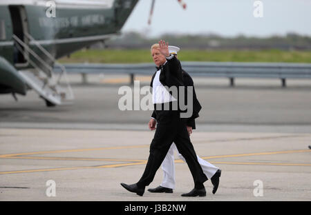 New York, As a native New Yorker. 20th Jan, 2017. U.S. President Donald Trump walks towards Marine One after arriving at John F. Kennedy International Airport in New York, the United States, May 4, 2017. As a native New Yorker, Trump started his first homecoming visit on Thursday since his inauguration in Jan. 20, 2017. Credit: Wang Ying/Xinhua/Alamy Live News Stock Photo