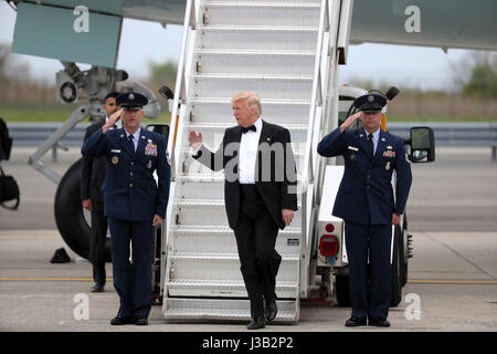 New York, As a native New Yorker. 20th Jan, 2017. U.S. President Donald Trump walks down the stairs from the Air Force One at John F. Kennedy International Airport in New York, the United States, May 4, 2017. As a native New Yorker, Trump started his first homecoming visit on Thursday since his inauguration in Jan. 20, 2017. Credit: Wang Ying/Xinhua/Alamy Live News Stock Photo