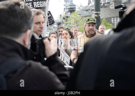 New York City, USA. 04th May, 2017. Guest for a fundraiser with US President Donald Trump arrive at the USS Intrepid, in New York City, NY, on May 4, 2017. Credit: Bastiaan Slabbers/Alamy Live News Stock Photo