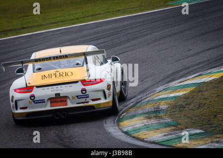Sao Paulo, Brazil. 05th May, 2017. PORSCHE GT 3 CUP CHALLENGE E F 3 BRASIL - In the photo car number 105 piloted by Vanuê Faria during the second stage of the Porsche Empire GT3 Cup and F-3 Brazil at the Autodromo of Interlagos, this Friday (05). (Photo: Murilo Cosenza/Fotoarena) Credit: Foto Arena LTDA/Alamy Live News Stock Photo