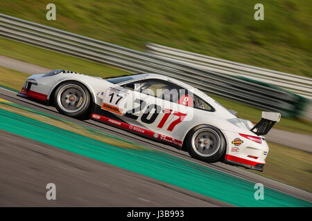 Sao Paulo, Brazil. 05th May, 2017. PORSCHE GT 3 CUP CHALLENGE E F 3 BRASIL - In the photo number 17 car piloted by Marcelo Stallone during the second stage of the Porsche GT3 Cup Empire and F-3 in Brazil Interlagos Circuit, on Friday (05). (Photo: Murilo Cosenza/Fotoarena) Credit: Foto Arena LTDA/Alamy Live News Stock Photo