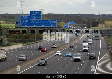 Brentwood, Essex, 1 April 2017 - M25 motorway traffic between Jnc 27 ...