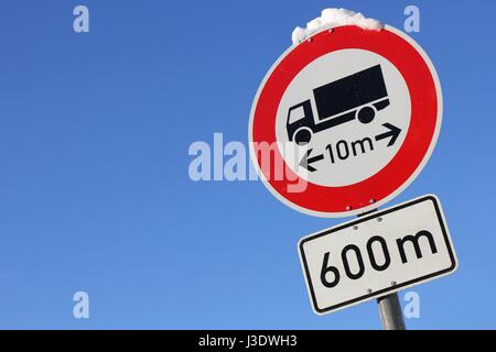 German road sign: length limit in 600 m Stock Photo - Alamy