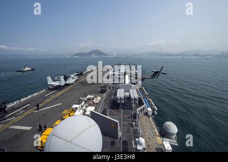 The USN Wasp-class amphibious assault ship USS Makin Island arrives in port April 7, 2017 in Hong Kong, China.    (photo by MCS3 Devin M. Langer /US Navy  via Planetpix) Stock Photo