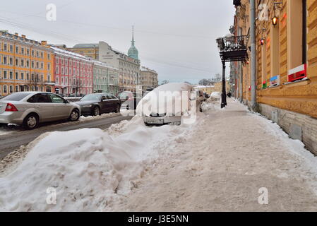 SAINT-PETERSBURG, RUSSIA - NOVEMBER 15, 2016: Snow-covered embankment of the river Moika Stock Photo