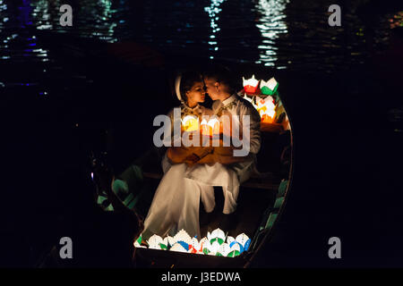 Hoi An, Vietnam - march 11 2017: vietnamese brides in traditional costume on the boat, Full Moon festival night Stock Photo