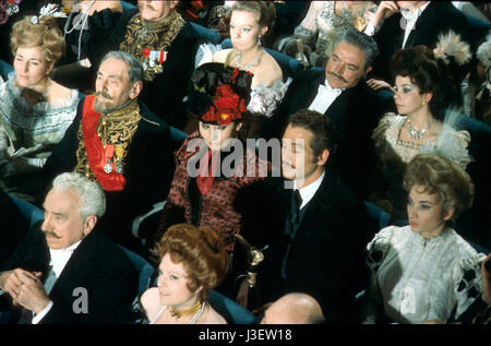 Lady L Year: 1965 UK / Italy Director: Peter Ustinov Sophia Loren , Paul Newman Stock Photo