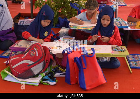 Girls drawing artwork, Malacca, Malaysia Stock Photo