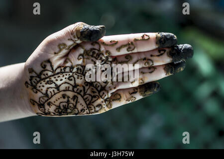 A girl showing his hand decorated with hanna desighn called 'Mehendi' Stock Photo