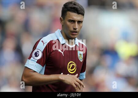 MATTHEW LOWTON BURNLEY FC BURNLEY FC TURF MOOR BURNLEY ENGLAND 20 August 2016 Stock Photo