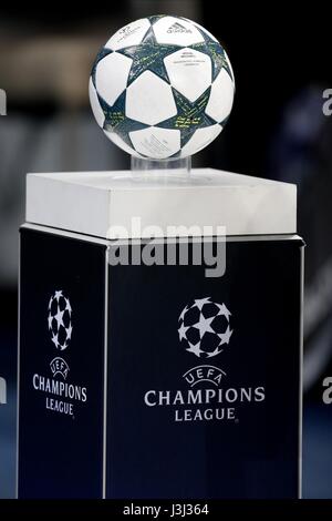 Adidas Official match ball for Champions League 2018/19 Madrid 19 Final  EDITORIAL ONLY! Adidas via Kolvenbach Stock Photo - Alamy