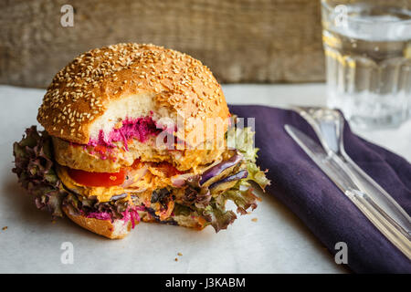 very plain burger Stock Photo - Alamy