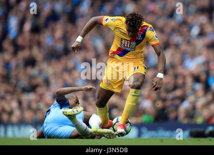 Manchester City's Fernandinho and Crystal Palace's Wilfried Zaha (right) battle for the ball during the Premier League match at the Etihad Stadium, Manchester. PRESS ASSOCIATION Photo. Picture date: Saturday May 6, 2017. See PA story SOCCER Man City. Photo credit should read: Mike Egerton/PA Wire. RESTRICTIONS: No use with unauthorised audio, video, data, fixture lists, club/league logos or 'live' services. Online in-match use limited to 75 images, no video emulation. No use in betting, games or single club/league/player publications. Stock Photo