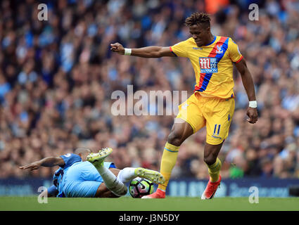 Manchester City's Fernandinho and Crystal Palace's Wilfried Zaha (right) battle for the ball during the Premier League match at the Etihad Stadium, Manchester. Stock Photo