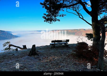 Sitzbank, Aussichtpunkt, Donautal, Naturpark Obere Donau, Baden-Wuerttemberg, Deutschland