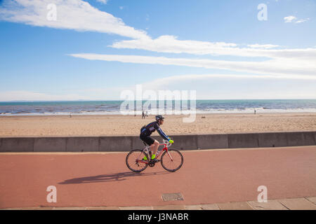 Edinburgh, Scotland, UK. 06th May, 2017. Man cycling on the promenade of Portobello beach in Edinburgh, Scotland, UK. Weather: 6.maz 2017 Temperatures peaking above seasonal averages away from the coasts, particularly in West Lothian. However it will be cloudier than Friday, particularly across the south throughout and later over the east coast where some low cloud develops. Credit: Gabriela Antosova/Alamy Live News Stock Photo