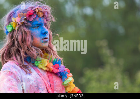 Weymouth, Dorset, UK. 6th May, 2017. Weldmar's Colour Run takes place at Weymouth to raise funds for the charity. Families participate in the event and have fun getting covered in brightly coloured powder paint. Credit: Carolyn Jenkins/Alamy Live News Stock Photo
