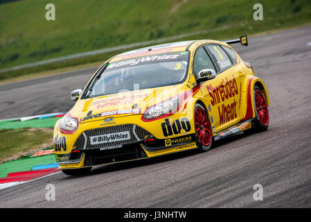Hampshire, UK. 6th May, 2017. Thruxton Race Circuit and Motorsport Centre, Andover, Hampshire, United Kingdom. 6 May 2016. Mat Jackson of Team Shredded Wheat Racing with Duo in his Ford Focus qualifying at Dunlop MSA British Touring Car Championship. All cars race today with the #BillyWhizz number plates and livery in support of Billy Monger who suffered life changing injuries at Donington Park a few weeks ago during an F4 (Formula 4) British Championship Race. © Will Bailey / Alamy Live News Stock Photo
