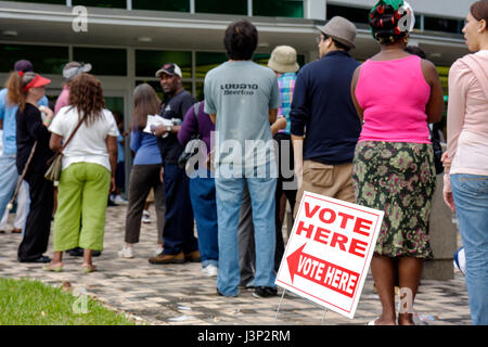 Miami Florida,Hollywood,City Hall,building,early voting,presidential election,line,queue,vote,precinct,Black men,women,democracy,politics,sign,FL08110 Stock Photo