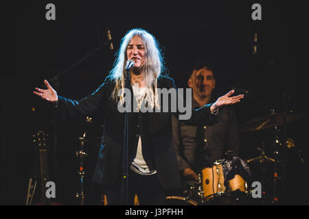 Turin, Italy. 6th May, 2017. Patricia Lee 'Patti' Smith is an American singer-songwriter, poet, and visual artist who became an influential component of the New York City punk rock movement with her 1975 debut album Horses. Called the 'punk poet laureate', Smith fused rock and poetry in her work. Her most widely known song is 'Because the Night', which was co-written with Bruce Springsteen. Credit: PACIFIC PRESS/Alamy Live News Stock Photo