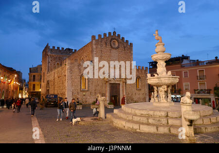 Dom San Nicolo, Domplatz, Taormina, Sizilien, Italien Stock Photo