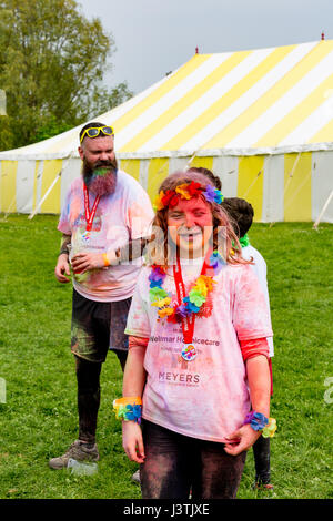 Weymouth, Dorset, UK. 6th May, 2017. Weldmar's Colour Run takes place at Weymouth to raise funds for the charity. Families participate in the event an Stock Photo