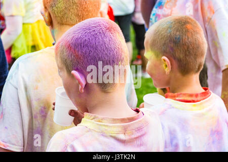 Weymouth, Dorset, UK. 6th May, 2017. Weldmar's Colour Run takes place at Weymouth to raise funds for the charity. Families participate in the event an Stock Photo