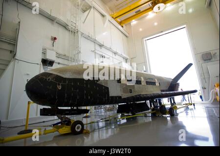 The X-37B Orbital Test Vehicle (OTV), the Air Force's unmanned, reusable space plane, landed at Vandenberg Air Force Base at 5:48 a.m. (PDT) June 16. OTV-2, which launched from Cape Canaveral Air Force Station, Fla., March 5, 2011, conducted on-orbit experiments for 469 days during its mission. The X-37B is the newest and most advanced re-entry spacecraft. Managed by the Air Force Rapid Capabilities Office, the X-37B program performs risk reduction, experimentation and concept of operations development for reusable space vehicle technologies. (photo credit: Boeing) Stock Photo