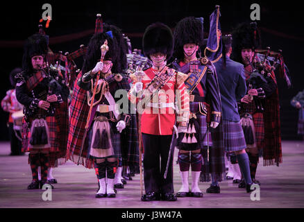 Rab McCutcheon, Drum Major, Pipes and Drums of 1st Battalion Scots Guards, leads mass pipes and drums during the Virginia International Tattoo at the Scope Arena in Norfolk, Virginia, April 25, 2017. The Tattoo showcases over 1,000 performers from seven different nations, celebrating military and musical heritage from all over the world. (U.S. Marine Corps photo by Cpl. Dana Beesley) Stock Photo