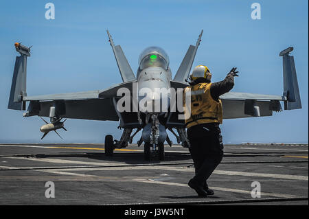 170428-N-MJ135-349  PACIFIC OCEAN (April 28, 2017) An F/A-18F Super Hornet assigned to the 'Mighty Shrikes' of Strike Fighter Attack Squadron (VFA) 94 drives to a catapult prior to launch on the flight deck of the aircraft carrier USS Theodore Roosevelt (CVN 71). The ship is underway conducting a tailored ship’s training availability off the coast of Calif. (U.S. Navy Photo by Mass Communication Specialist 3rd Class Spencer Roberts/Released) Stock Photo