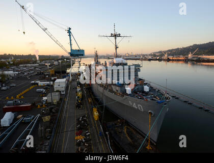 PORTLAND, Ore. (April 29, 2017) - The submarine tender USS Frank Cable (AS 40) is currently undergoing a dry-dock phase maintenance availability period at Vigor Shipyard in Portland, Ore. (U.S. Navy photo by Mass Communication Specialist 1st Class Eva-Marie Ramsaran/Released) Stock Photo