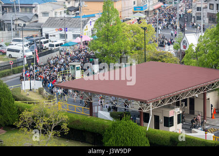 Marine Corps Air Station Iwakuni, Japan, opened its gates to approximately 210,000 guests for the 41st Japan Maritime Self-Defense Force – MCAS Iwakuni Friendship Day, May 5, 2017. Since 1973, MCAS Iwakuni has held a single-day air show designed to foster positive relationships and offer an elevating experience that displays the communal support between the U.S. and Japan. The air show also encompassed various U.S. and Japanese static aircraft displays, aerial performances and demonstrations, food and entertainment. (U.S. Marine Corps photo by Lance Cpl. Jacob A. Farbo) Stock Photo