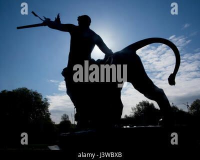 Bronze statue at the corner of Queen Victoria's memorial Stock Photo