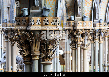 The interior decorated metal arches of the Natural History Museum, Oxford, England Stock Photo