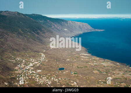 View westwards over El Golfo embayment, El Hierro, from Mirador de Jinama, at 1000m high on the giant cliff of Fuga de Gorreta Stock Photo