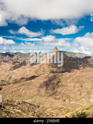 View westwards down the Barranco de Tejeda, from Timagada, Gran Canaria, towards the iconic outcrop of Roque Bentayga Stock Photo