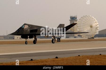 A USAF F-117 Nighthawk stealth attack aircraft lands on the runway at the Kunsan Air Base January 11, 2007 in Gunsan, Republic of Korea.    (photo by Darnell Cannady /US Air Force  via Planetpix) Stock Photo