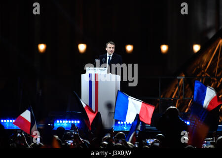 Paris, France. 7th May, 2017. Emmanuel Macron delivers a speech in front of the Louvre Museum in Paris, France, on May 7, 2017. Centrist candidate Emmanuel Macron won Sunday's runoff vote of the French presidential election, defeating his far-right rival Marine Le Pen, according to polling agency projections issued after the vote. Credit: Chen Yichen/Xinhua/Alamy Live News Stock Photo