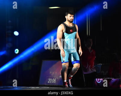 Novi Sad, Serbia. 07th May, 2017. Hungarian wrestler Viktor Lorincz in the final of the European championship in wrestling to be held in Novi Sad won Turkishness wrestlers Metehan Basara and win a gold medal in Greco Roman style up to 85 kilograms Credit: Nenad Mihajlovic/Alamy Live News Stock Photo