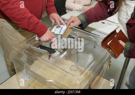 Paris, France. 7th May, 2017. People vote in the 18th district of Paris as French voters go to the polls to vote in the second round of the French Presidential Election on may 7, 2017 in Paris, France. Credit: VWPics/Alamy Live News Stock Photo