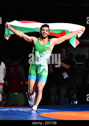 Novi Sad, Serbia. 07th May, 2017. Bulgarian wrestler Tarek Abdelslam won the gold medal in Greco-Roman style in models up to 75 kilograms at the European Wrestling Championship in Novi Sad. In the final he won Chingiz Labazanov from Russia score Credit: Nenad Mihajlovic/Alamy Live News Stock Photo