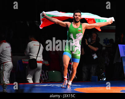 Novi Sad, Serbia. 07th May, 2017. Bulgarian wrestler Tarek Abdelslam won the gold medal in Greco-Roman style in models up to 75 kilograms at the European Wrestling Championship in Novi Sad. In the final he won Chingiz Labazanov from Russia score Credit: Nenad Mihajlovic/Alamy Live News Stock Photo