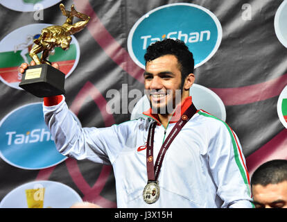 Novi Sad, Serbia. 07th May, 2017. Bulgarian wrestler Tarek Abdelslam won the gold medal in Greco-Roman style in models up to 75 kilograms at the European Wrestling Championship in Novi Sad. In the final he won Chingiz Labazanov from Russia score Credit: Nenad Mihajlovic/Alamy Live News Stock Photo