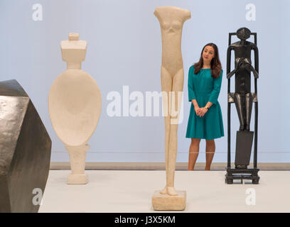 Tate Modern, London, UK. 8th May, 2017. The UK’s first major retrospective of Swiss artist Alberto Giacometti (1901-1966) for 20 years. Celebrated as a sculptor, painter and draughtsman, Giacometti’s distinctive elongated figures are some of the most instantly recognisable works of modern art. This exhibition reasserts Giacometti’s place alongside the likes of Matisse, Picasso and Degas as one of the great painter-sculptors of the 20th century. Credit: Malcolm Park editorial/Alamy Live News. Stock Photo