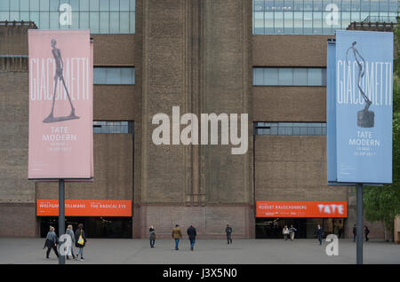 Tate Modern, London, UK. 8th May, 2017. The UK’s first major retrospective of Swiss artist Alberto Giacometti (1901-1966) for 20 years. Celebrated as a sculptor, painter and draughtsman, Giacometti’s distinctive elongated figures are some of the most instantly recognisable works of modern art. This exhibition reasserts Giacometti’s place alongside the likes of Matisse, Picasso and Degas as one of the great painter-sculptors of the 20th century. Credit: Malcolm Park editorial/Alamy Live News. Stock Photo