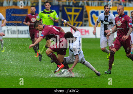 Parma, Italy. 07th May, 2017. Parma Calcio 1913 have lost at Tardini Stadium for 1 to 0 against A.C. Reggiana 1919, the goal was scored by Yves Baraye. (Photo by: Massimo Morelli/Pacific Press) Credit: PACIFIC PRESS/Alamy Live News Stock Photo